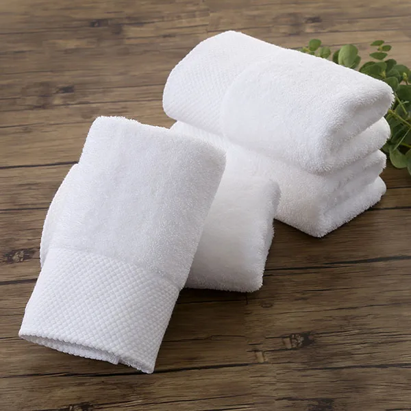 Khăn khách sạn màu trắng